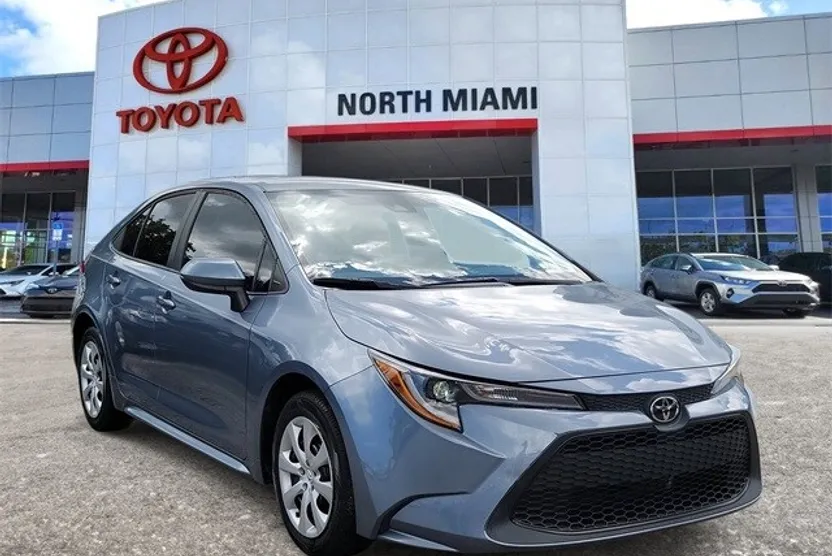 2022 Toyota Corolla LE photo 1