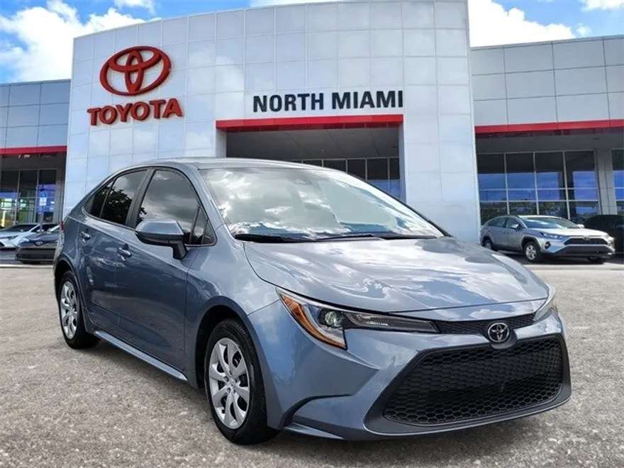 2022 Toyota Corolla LE photo 1