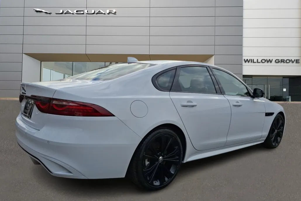 2024 Jaguar XF R-Dynamic SE P250 photo 1