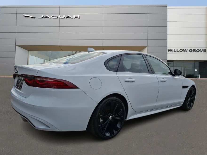 2024 Jaguar XF R-Dynamic SE P250 photo 1