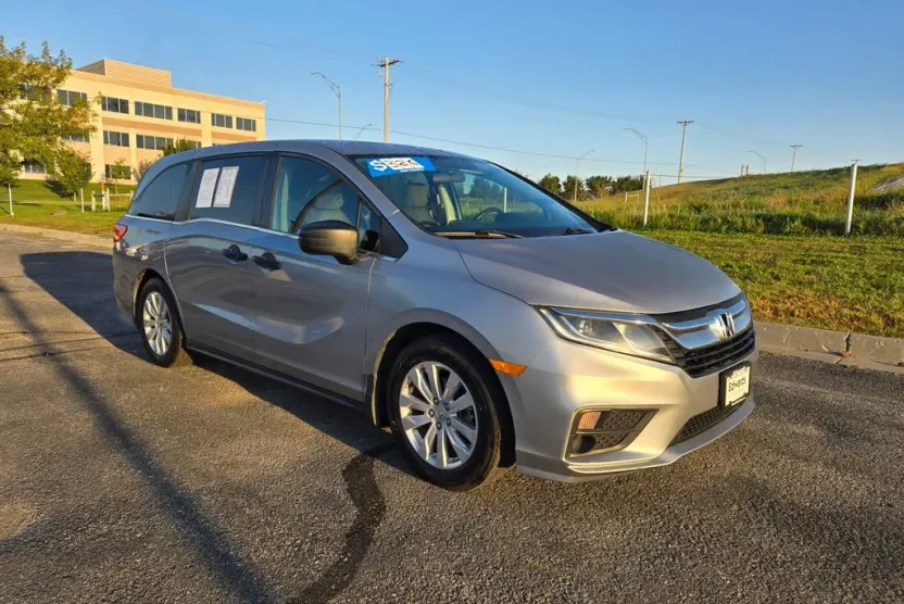 2019 Honda Odyssey LX photo 1