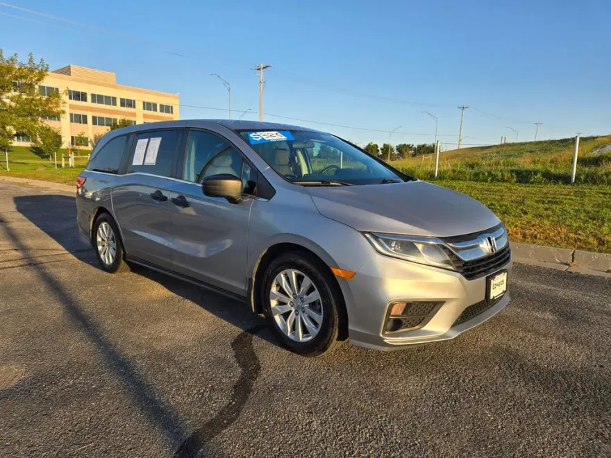 2019 Honda Odyssey LX photo 1