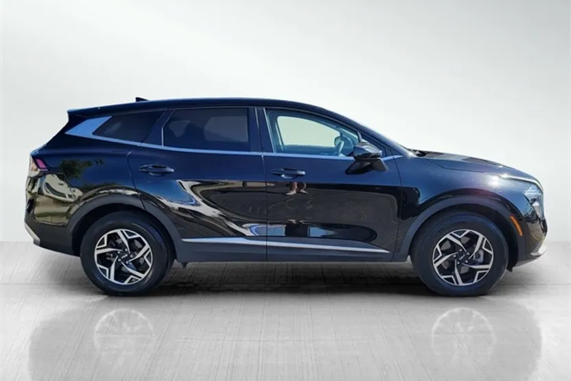 2023 Kia Sportage LX photo 1