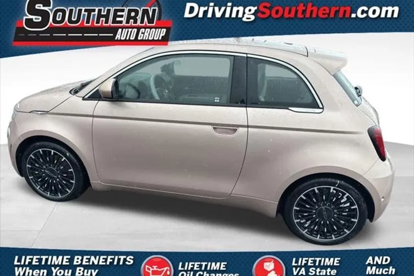 2024 Fiat 500e La Prima photo 1