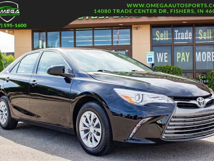 2016 Toyota Camry LE photo 1