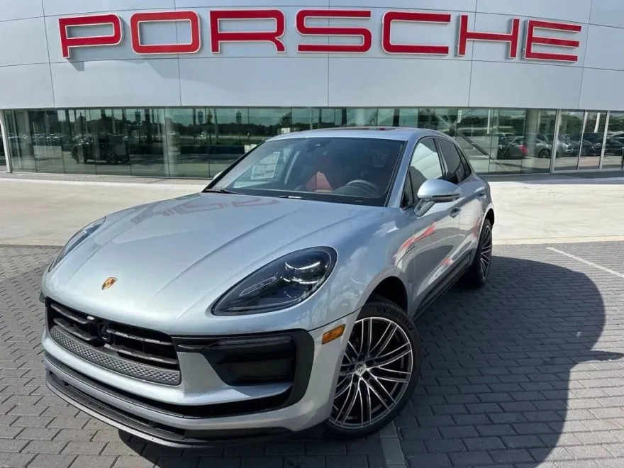 2025 Porsche Macan T photo 1