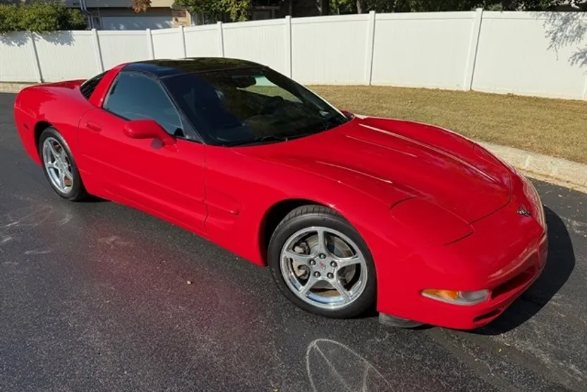 2004 Chevrolet Corvette photo 1