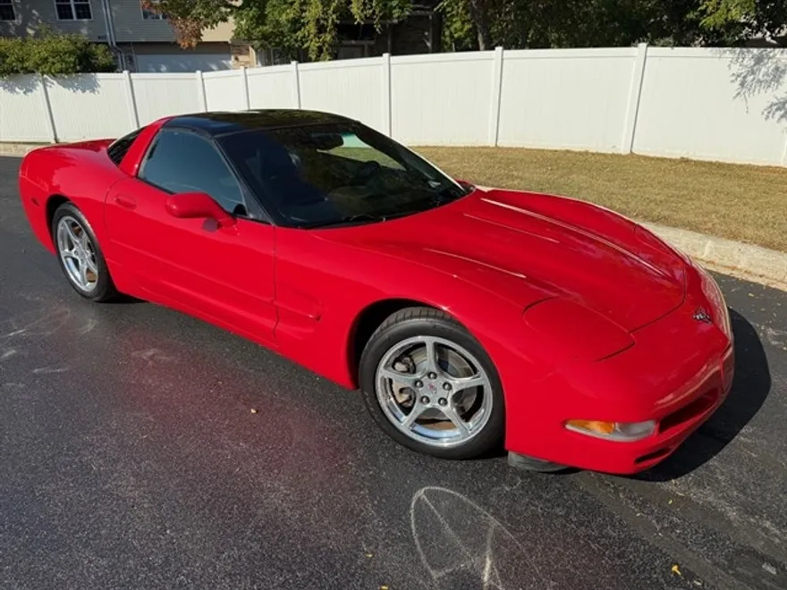 2004 Chevrolet Corvette photo 1