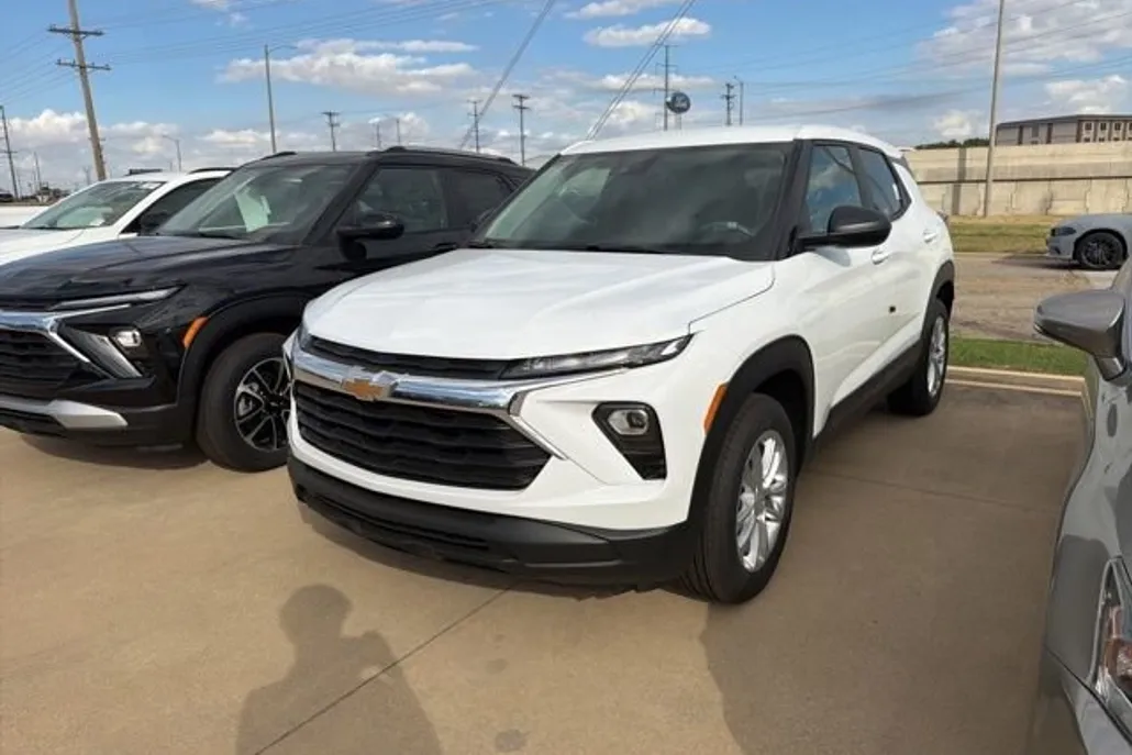 2026 Chevrolet Trailblazer LS photo 1