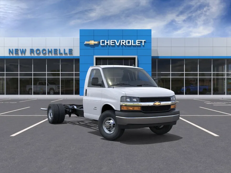 2025 Chevrolet Express Cutaway 3500 photo 1