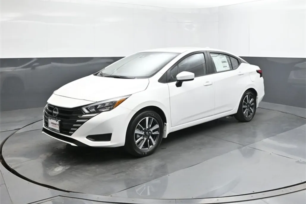 2025 Nissan Versa SV photo 1