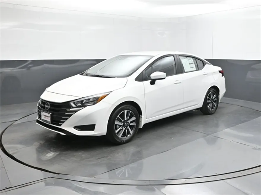 2025 Nissan Versa SV photo 1