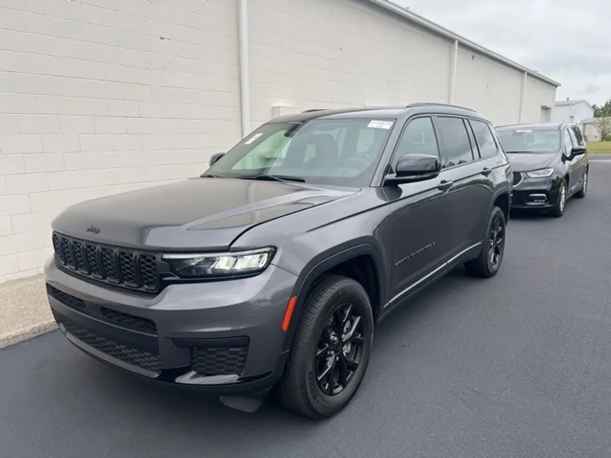 2024 Jeep Grand Cherokee Laredo Altitude photo 1