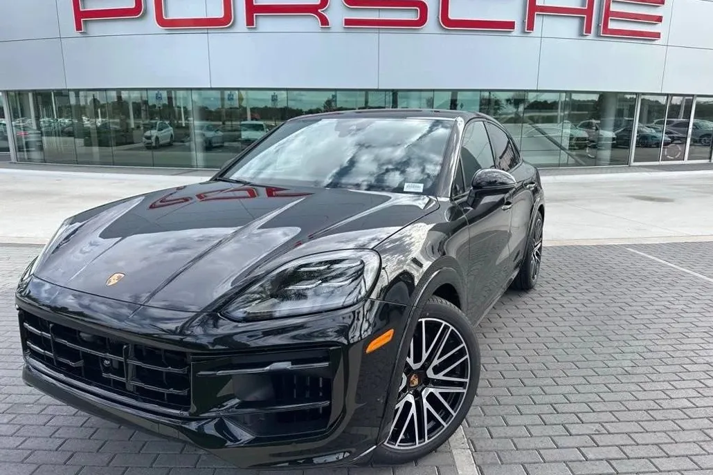 2025 Porsche Cayenne Coupe photo 1