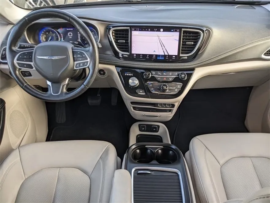 2021 Chrysler Pacifica Touring L photo 1