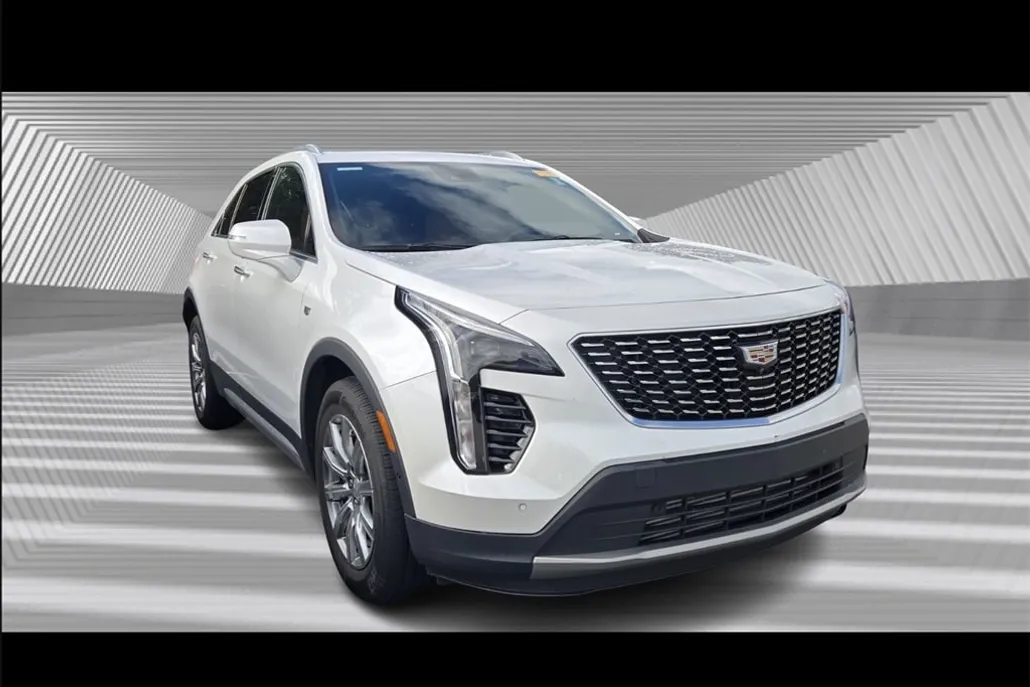 2022 Cadillac XT4 Premium Luxury photo 1