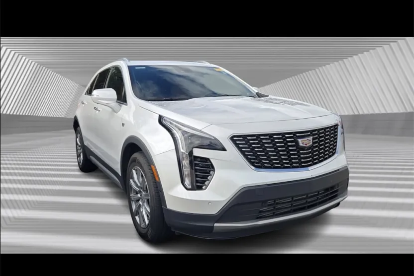 2022 Cadillac XT4 Premium Luxury photo 1