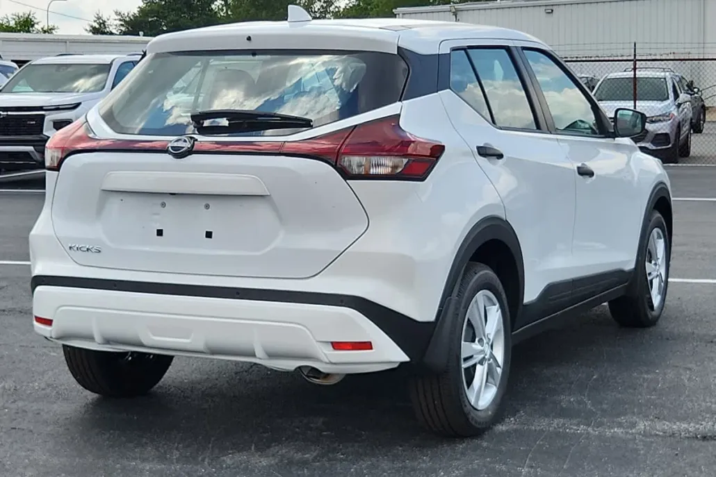 2025 Nissan Kicks Play S photo 1