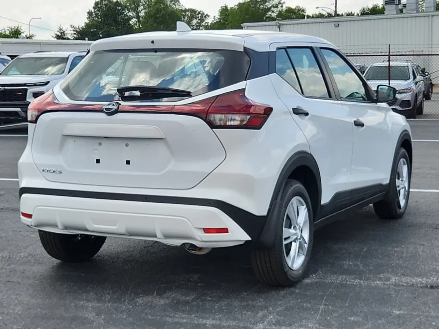 2025 Nissan Kicks Play S photo 1