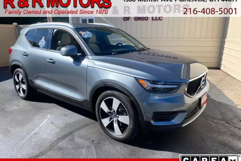 2019 Volvo XC40 T5 Momentum AWD photo 1