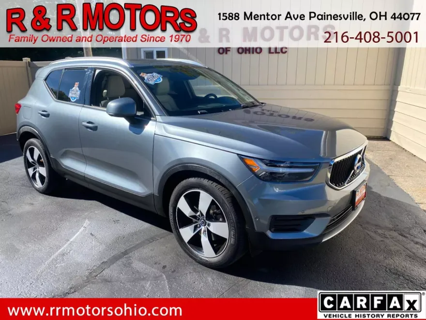 2019 Volvo XC40 T5 Momentum AWD photo 1