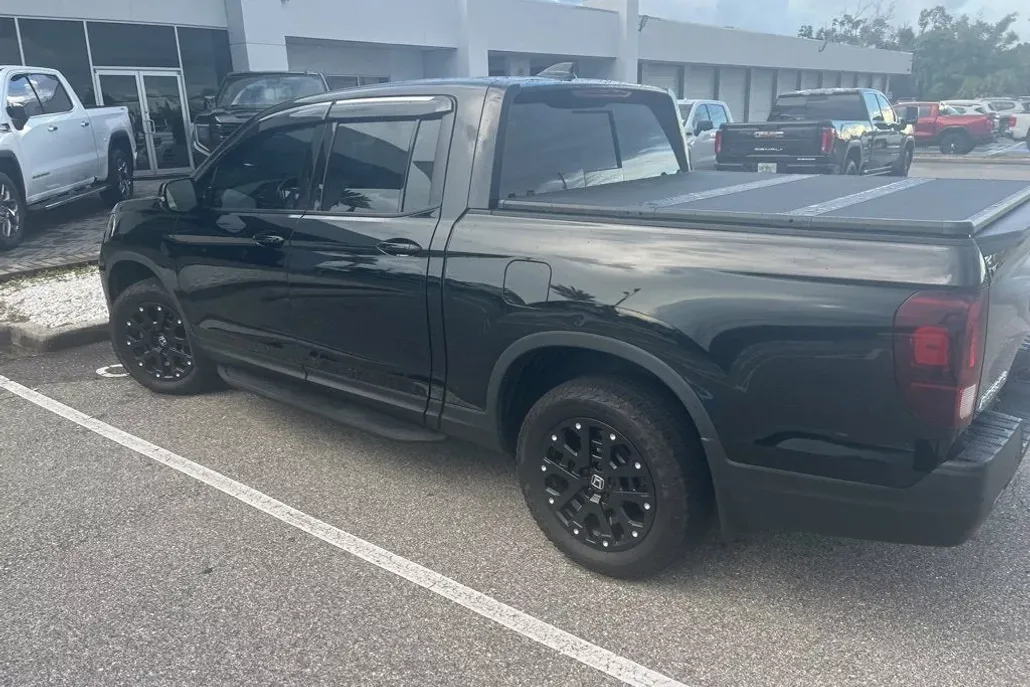 2023 Honda Ridgeline Black Edition photo 1