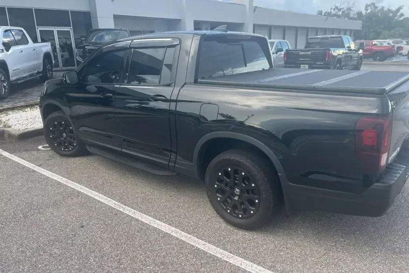2023 Honda Ridgeline Black Edition photo 1