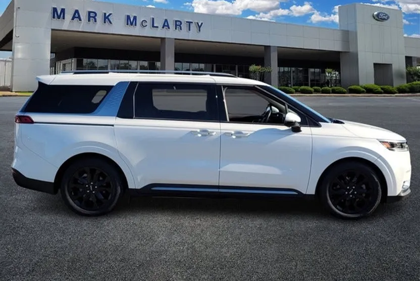 2024 Kia Carnival SX Prestige photo 1