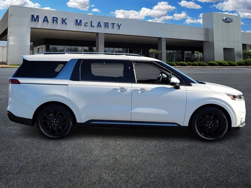 2024 Kia Carnival SX Prestige photo 1