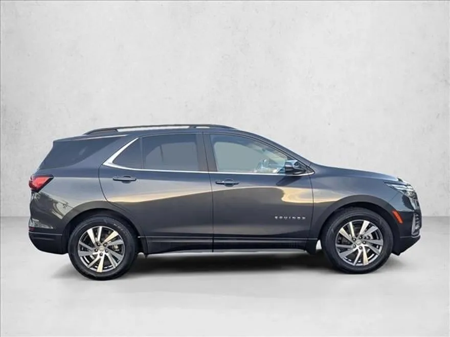 2022 Chevrolet Equinox LT photo 1