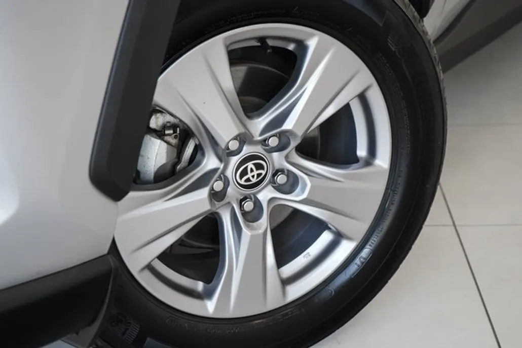 2024 Toyota RAV4 XLE photo 1