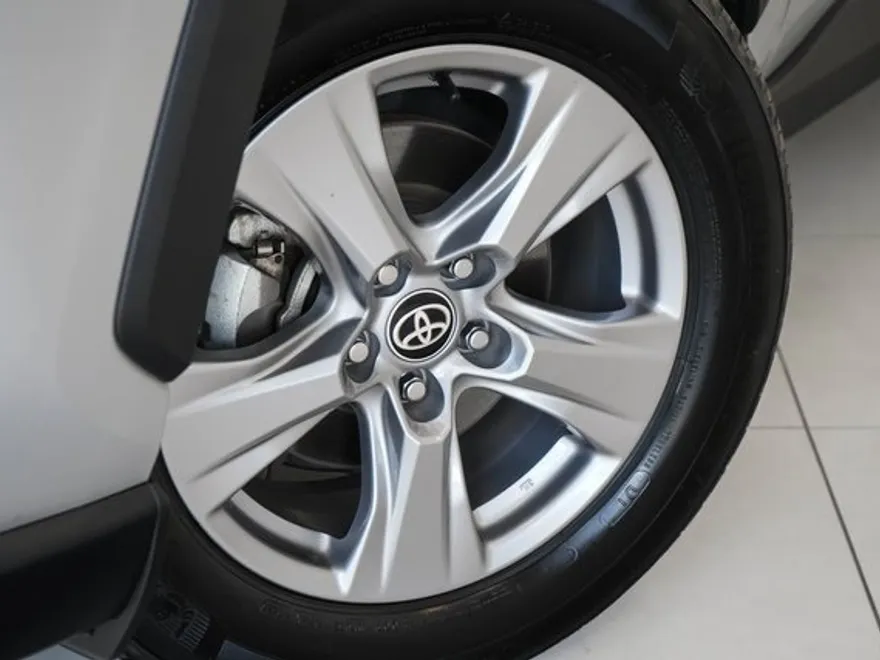 2024 Toyota RAV4 XLE photo 1