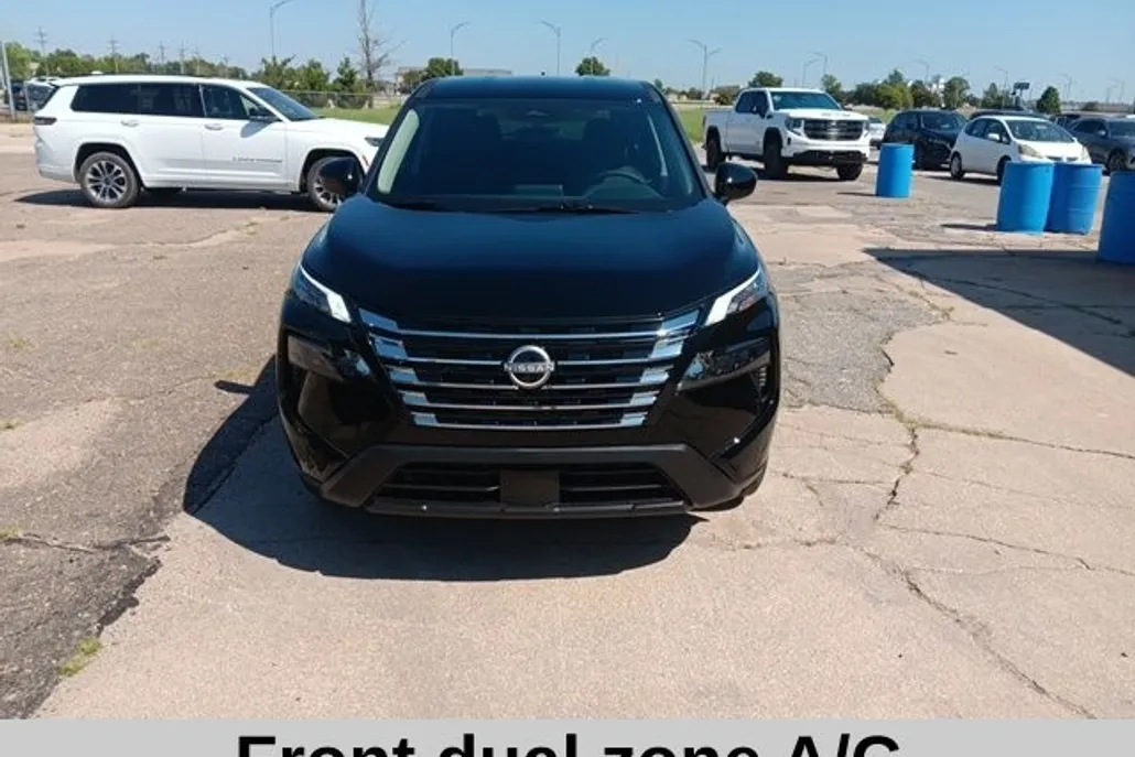 2026 Nissan Rogue SV photo 1