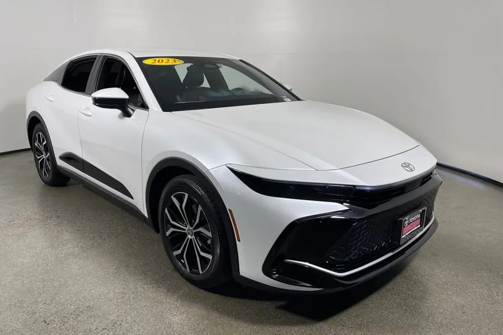 2023 Toyota Crown XLE photo 1