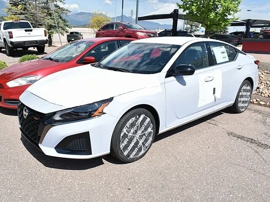 2025 Nissan Altima SR photo 1
