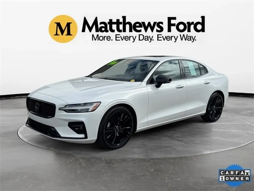 2024 Volvo S60 B5 Plus Black Edition photo 1
