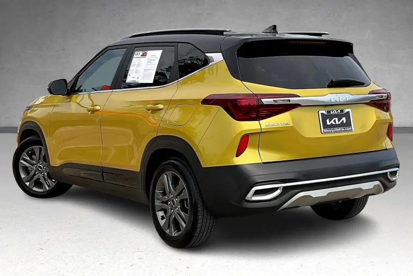 2023 Kia Seltos S photo 1