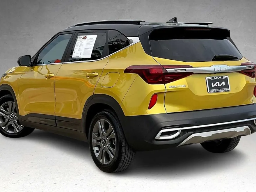 2023 Kia Seltos S photo 1