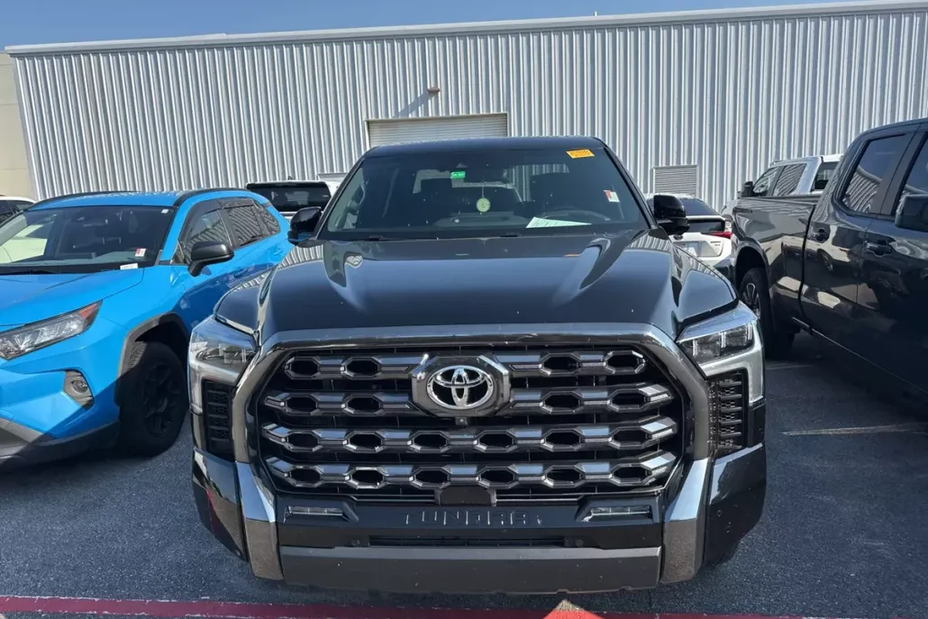 2023 Toyota Tundra Platinum photo 1