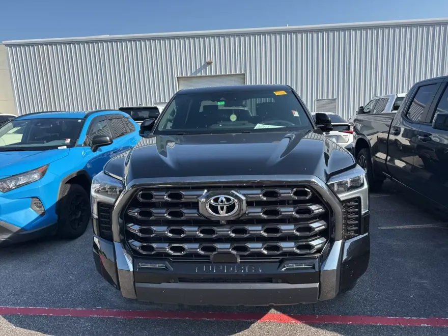 2023 Toyota Tundra Platinum photo 1