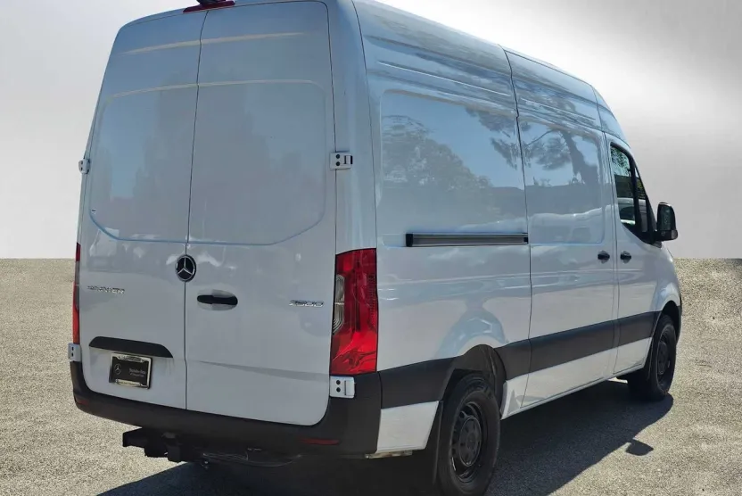 2025 Mercedes Benz Sprinter 2500 Standard Roof photo 1