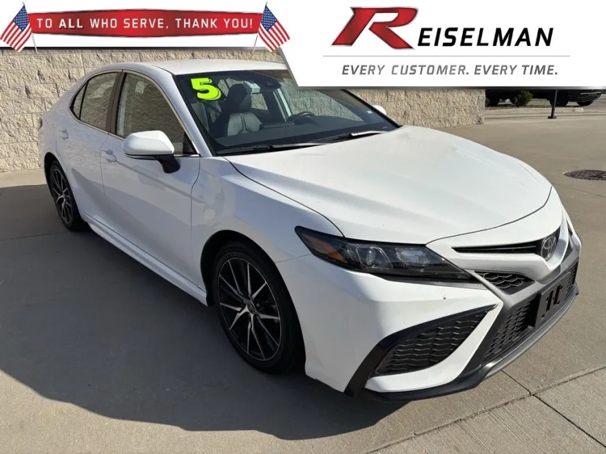 2023 Toyota Camry SE photo 1