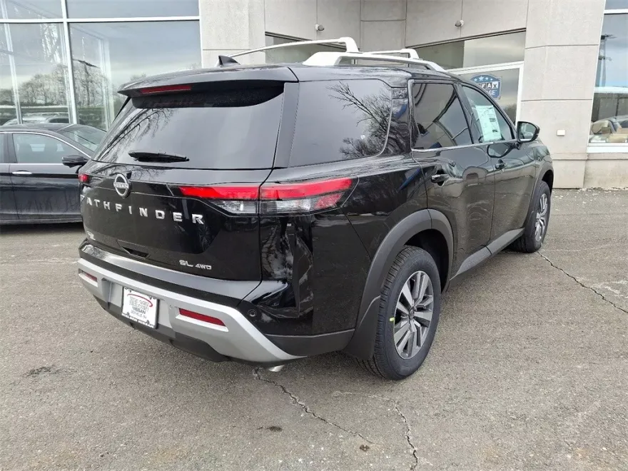2025 Nissan Pathfinder SL photo 4