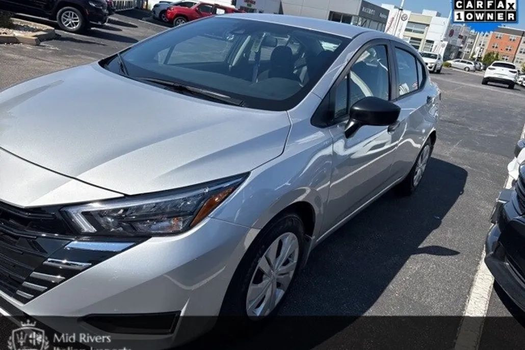 2025 Nissan Versa 1.6 S photo 1