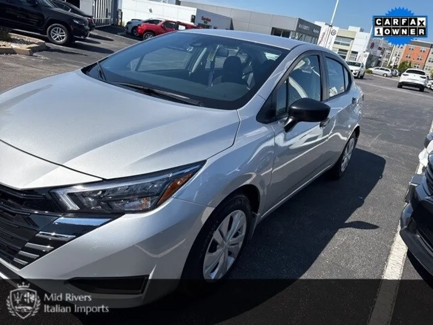 2025 Nissan Versa 1.6 S photo 1