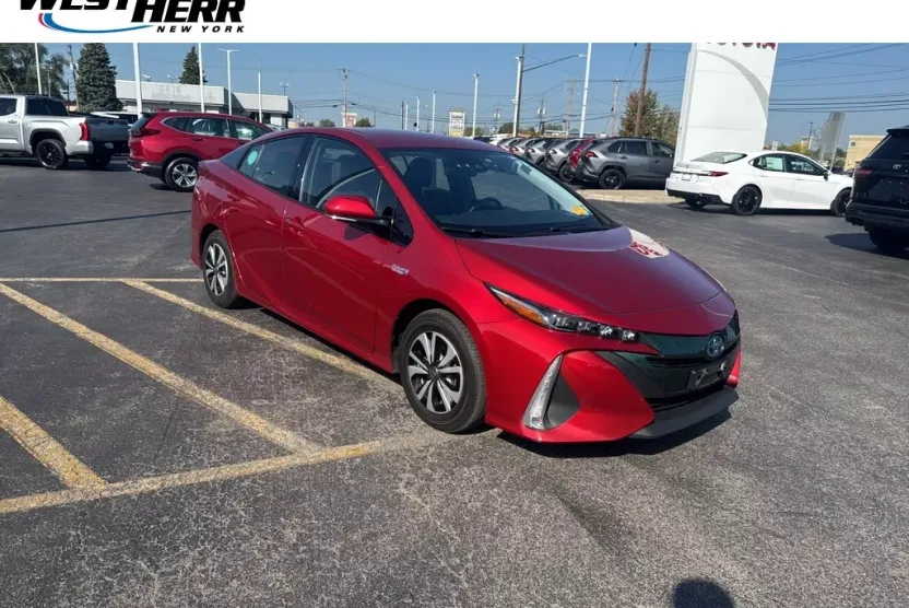 2017 Toyota Prius Prime Premium photo 1