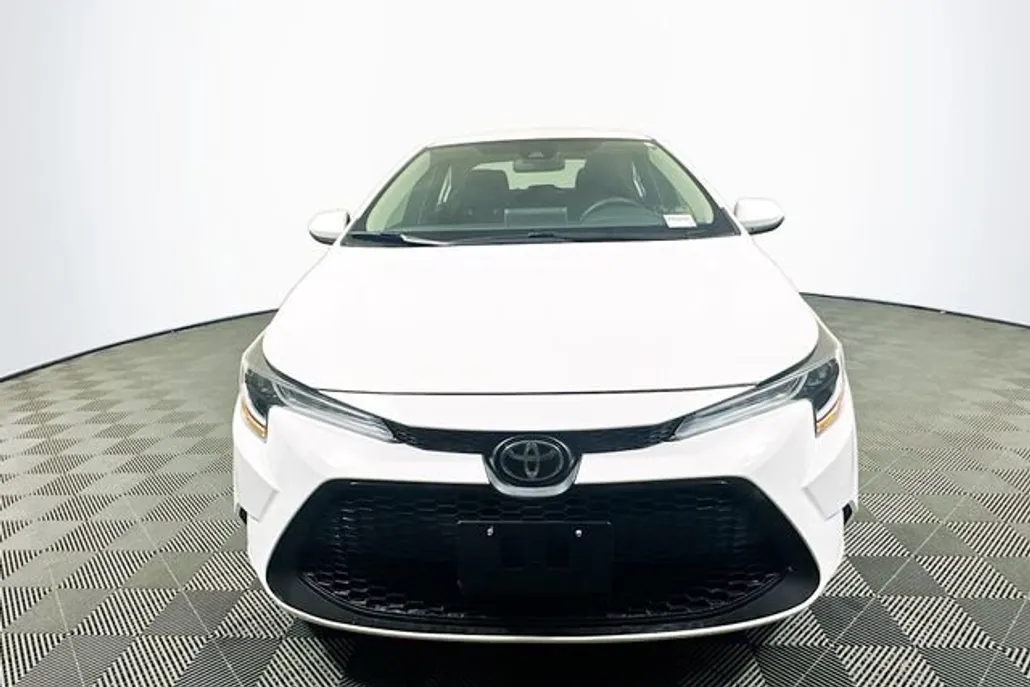 2020 Toyota Corolla LE photo 1