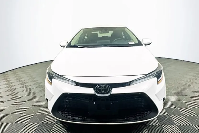 2020 Toyota Corolla LE photo 1