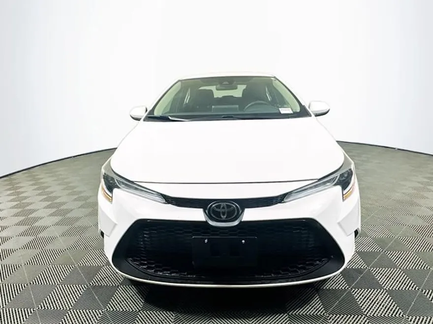 2020 Toyota Corolla LE photo 1