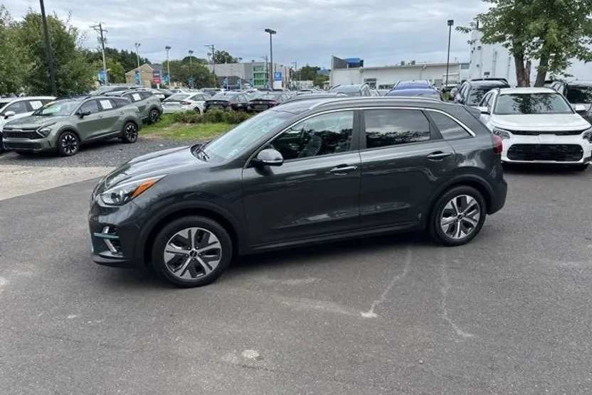 2022 Kia Niro EV S photo 1